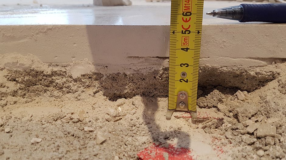 Informe pericial por defectos en solería de mármol y revestimiento de yeso madrid