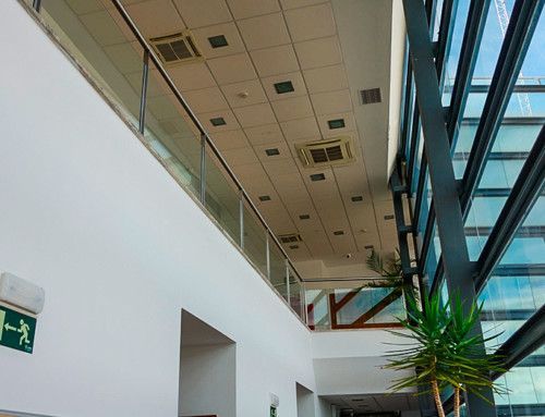 Informe Pericial en edificio público con daños por fisuración